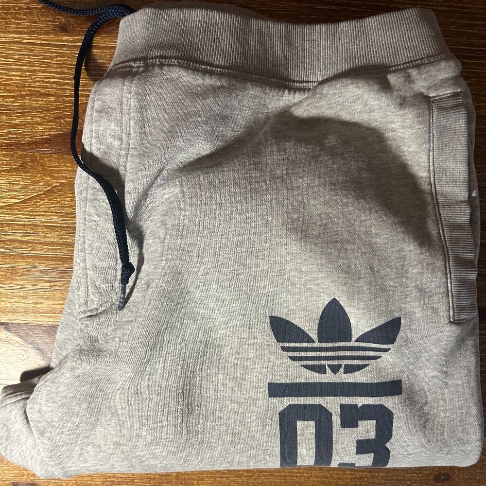 Adidas Originals Sweatpants 2XL – Grey, Trefoil Logo, “03” Graphic, Joggers - Picture 7 of 7